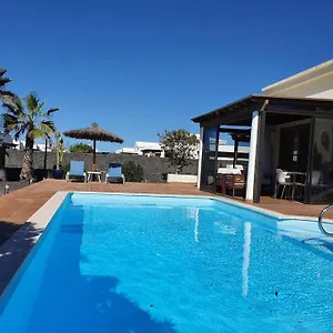 https://villa-la-carabela-35.in-canary-islands.com